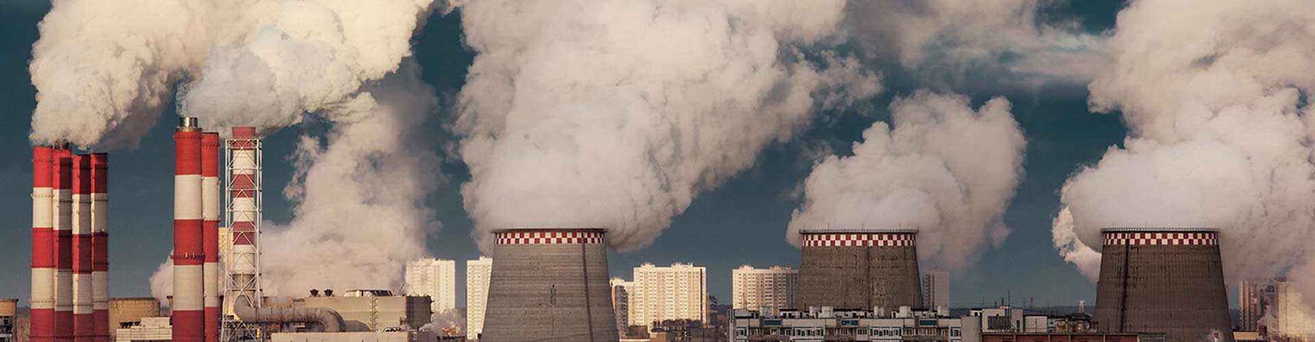 Выброс твердых частиц. Омск химический завод выбросы. Химические вещества загрязняющие атмосферный воздух. Загрязнение воздуха предприятиями. Выбросы в атмосферу загрязняющих веществ.